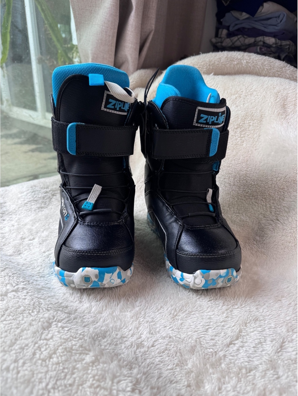 Burton Zipline Youth Snowboard Boots Size 5 Black Blue Kids Mondo 23